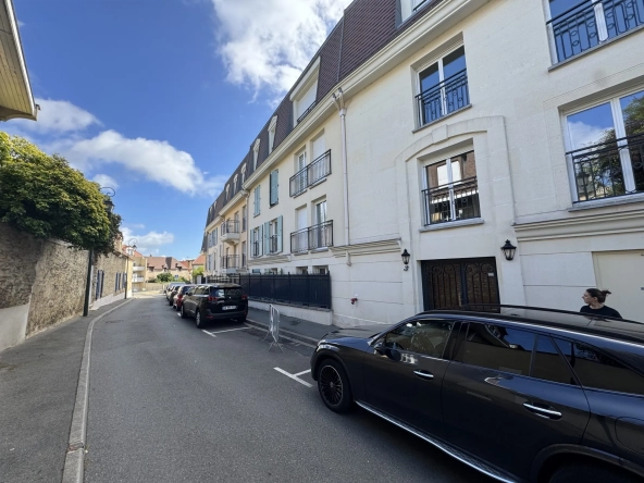 Appartement F2 à vendre à Les Clayes-sous-Bois, résidence récente avec parking