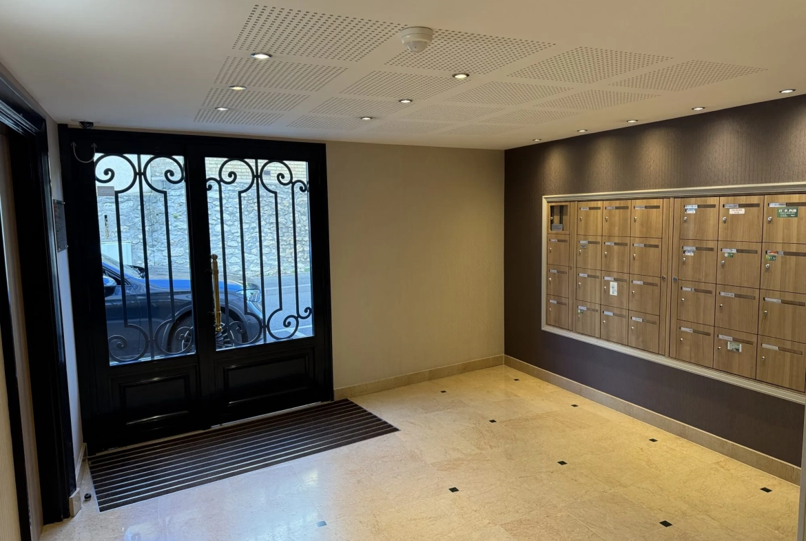 Appartement F2 à vendre à Les Clayes-sous-Bois, résidence récente avec parking 