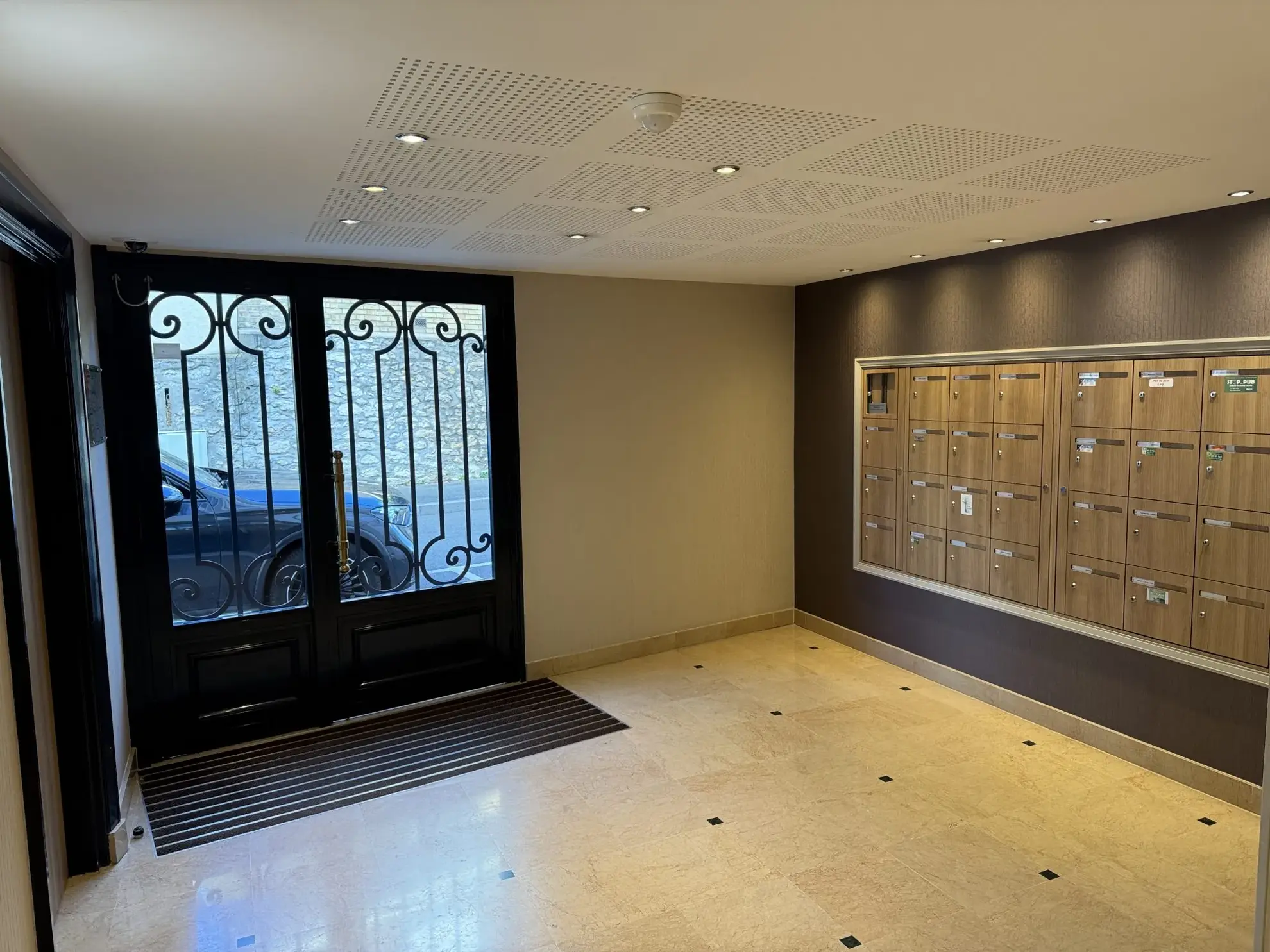 Appartement F2 à vendre à Les Clayes-sous-Bois, résidence récente avec parking 