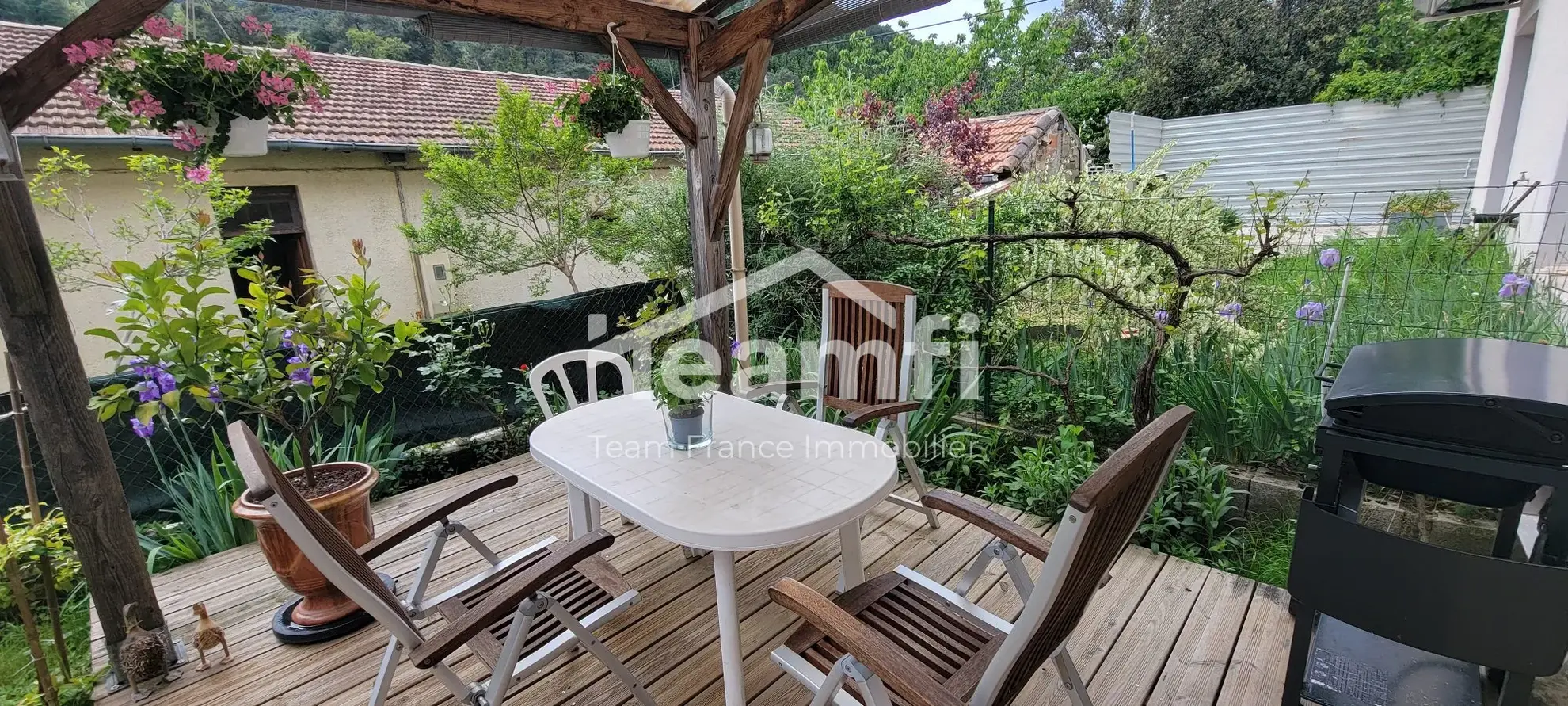 Charmante maison de village rénovée avec jardin et terrasse à Saint-Jean-de-Valériscle 
