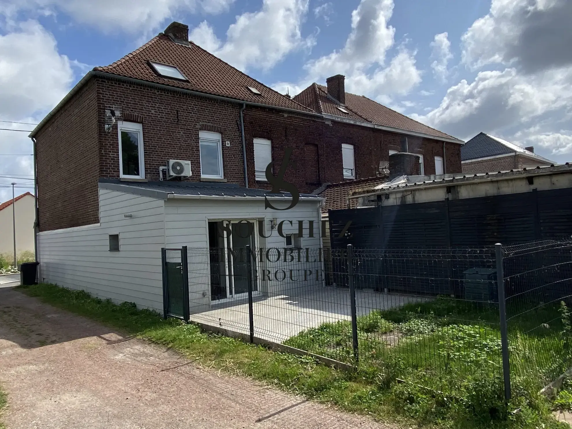 Maison rénovée avec terrasse et jardin à Bully-les-Mines - 3 chambres 