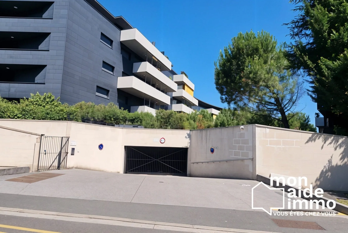 Appartement T3 avec terrasse, parking sécurisé à Cenon Bordeaux 