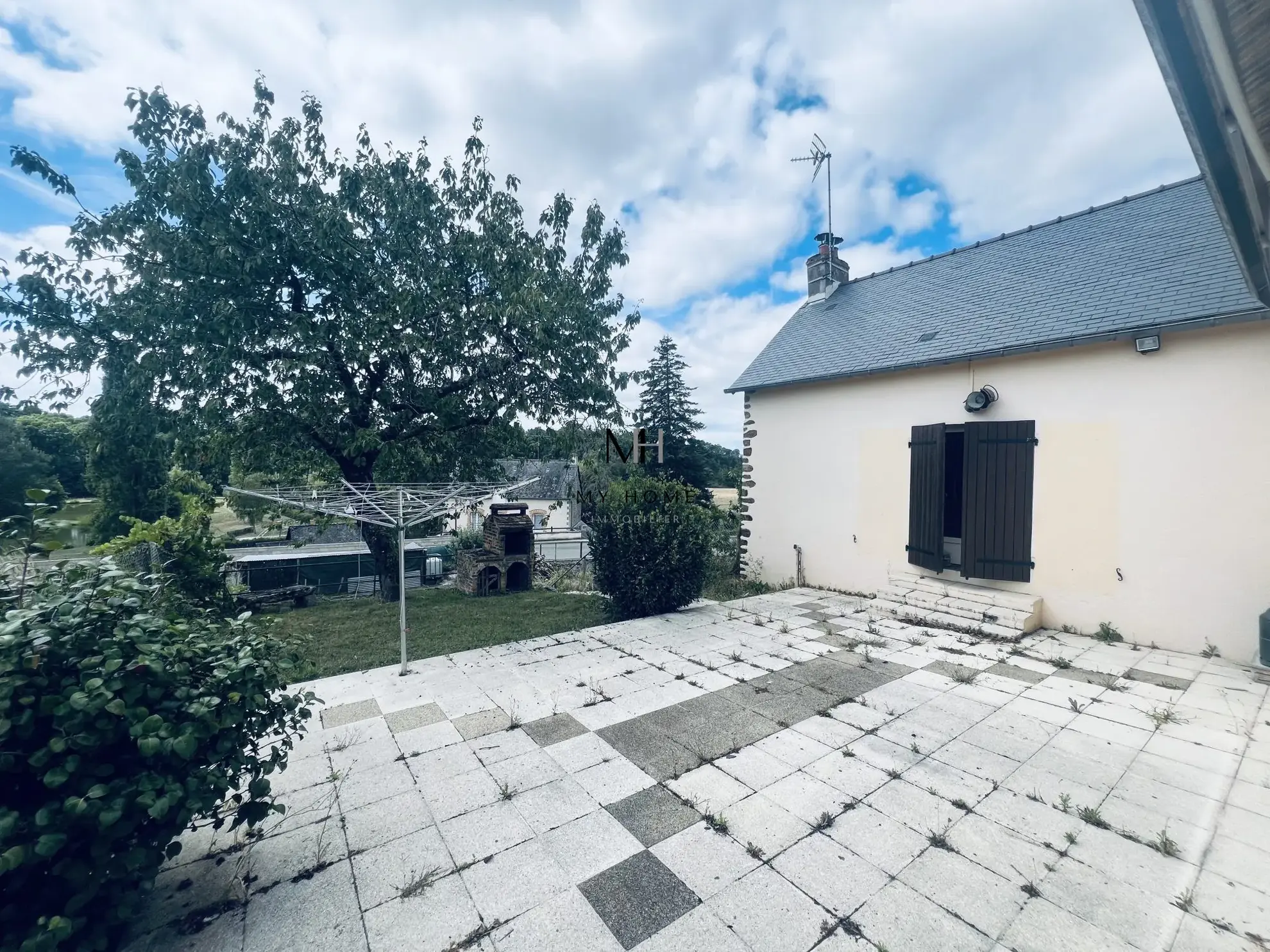 Charmante maison ancienne de 121 m² avec jardin et garage à Saint-Léonard-des-Bois 