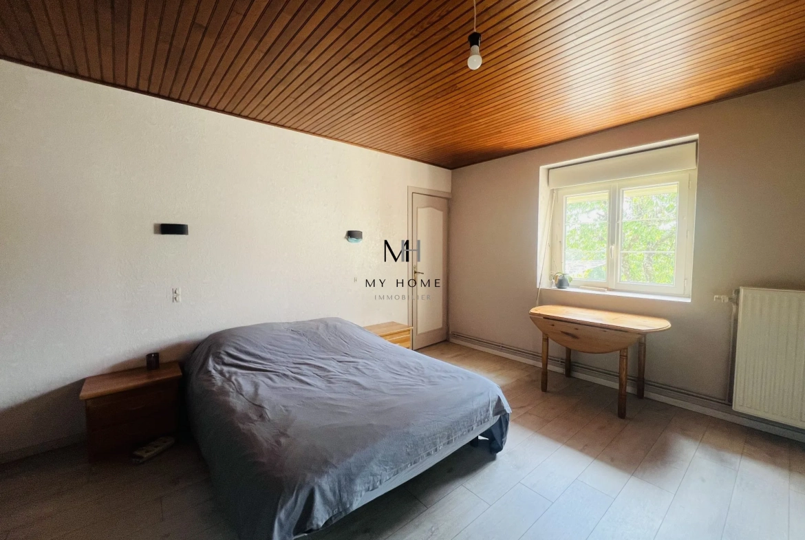 Charmante maison ancienne de 121 m² avec jardin et garage à Saint-Léonard-des-Bois 