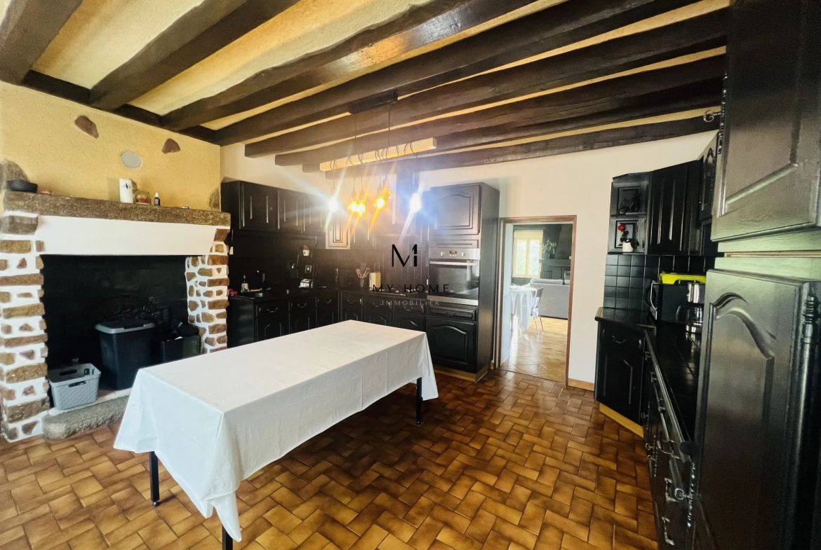 Charmante maison ancienne de 121 m² avec jardin et garage à Saint-Léonard-des-Bois 