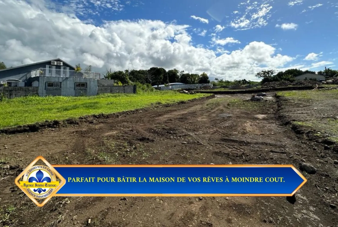 Terrain constructible de 355 m² à Saint André dans un lotissement sécurisé 