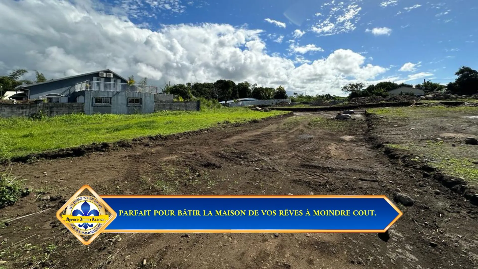 Terrain constructible de 355 m² à Saint André dans un lotissement sécurisé 