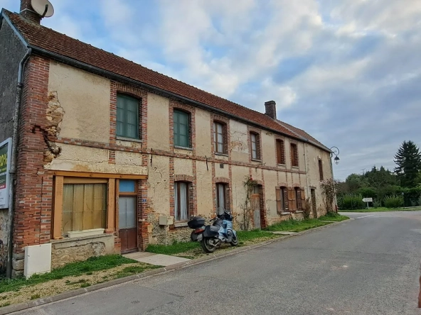 Maison à rénover de 136 m² avec grand potentiel à Chalautre-la-Grande