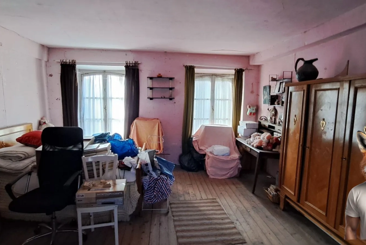Maison à rénover de 136 m² avec grand potentiel à Chalautre-la-Grande 