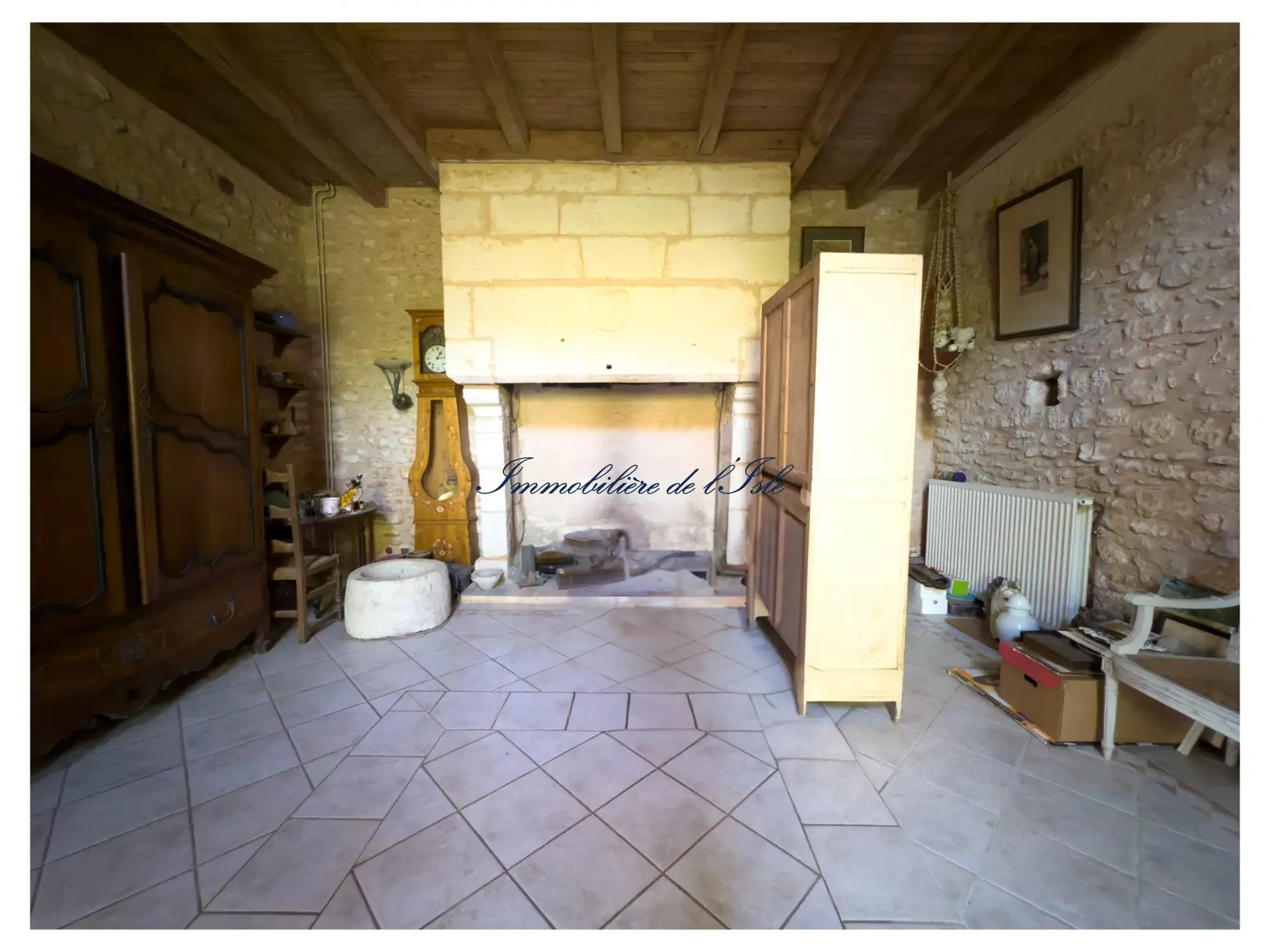 Maison en pierre avec corps de ferme à rénover à Saint-Vincent-sur-l'Isle, 24420 
