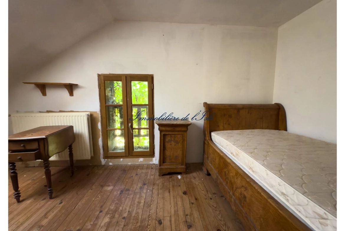 Maison en pierre avec corps de ferme à rénover à Saint-Vincent-sur-l'Isle, 24420 