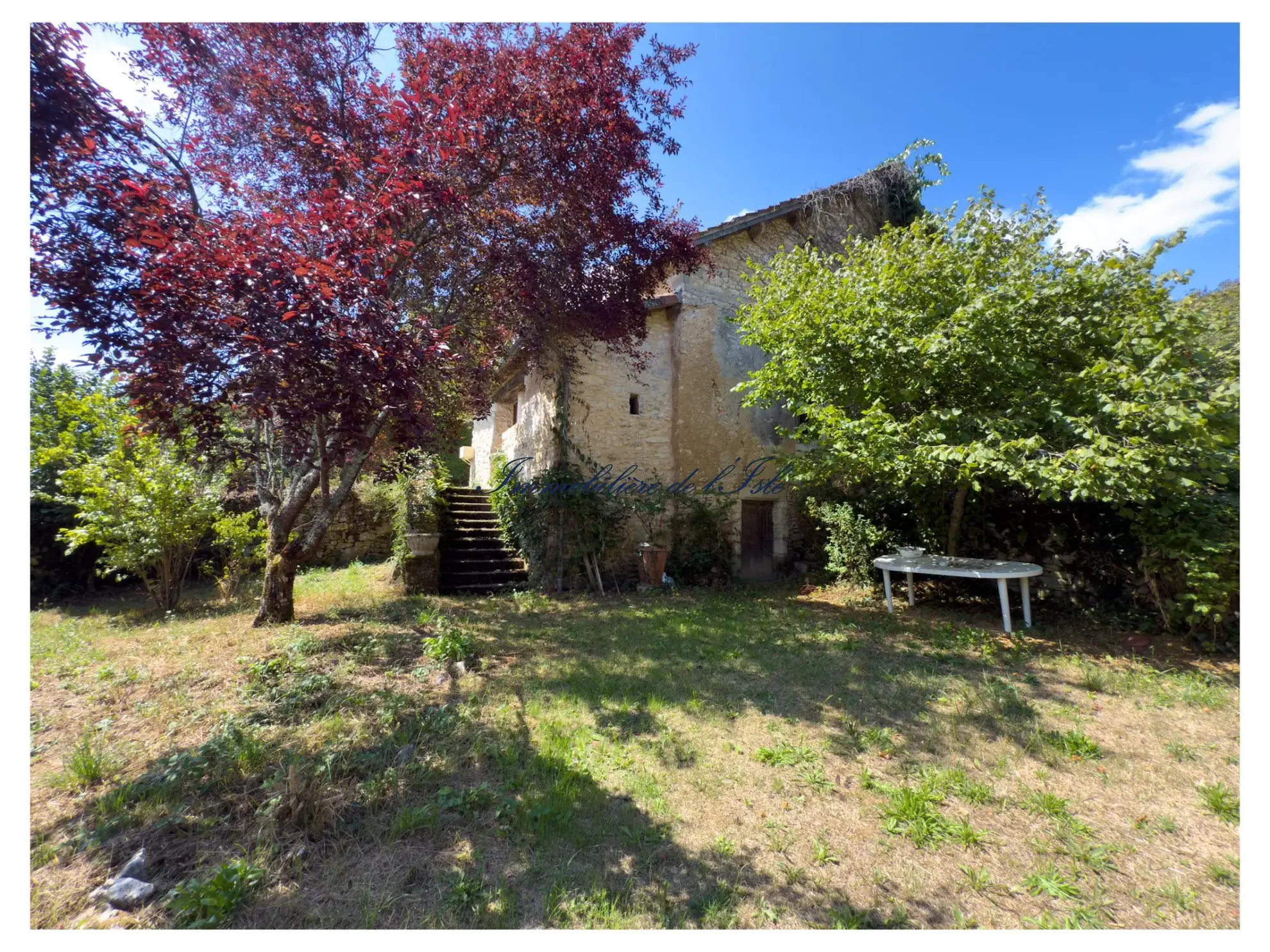 Maison en pierre avec corps de ferme à rénover à Saint-Vincent-sur-l'Isle, 24420 