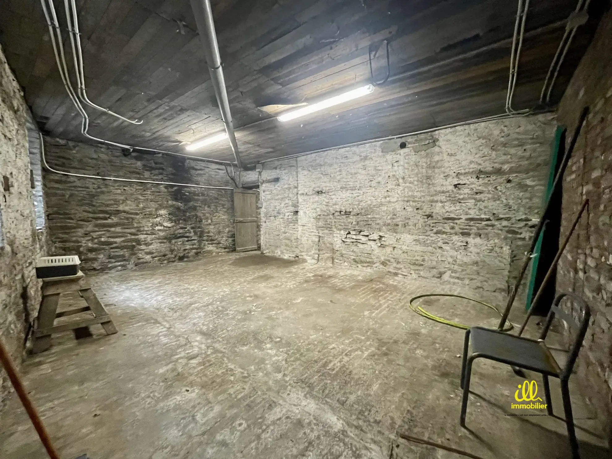 Immeuble à vendre à Nouzonville avec deux appartements louables 
