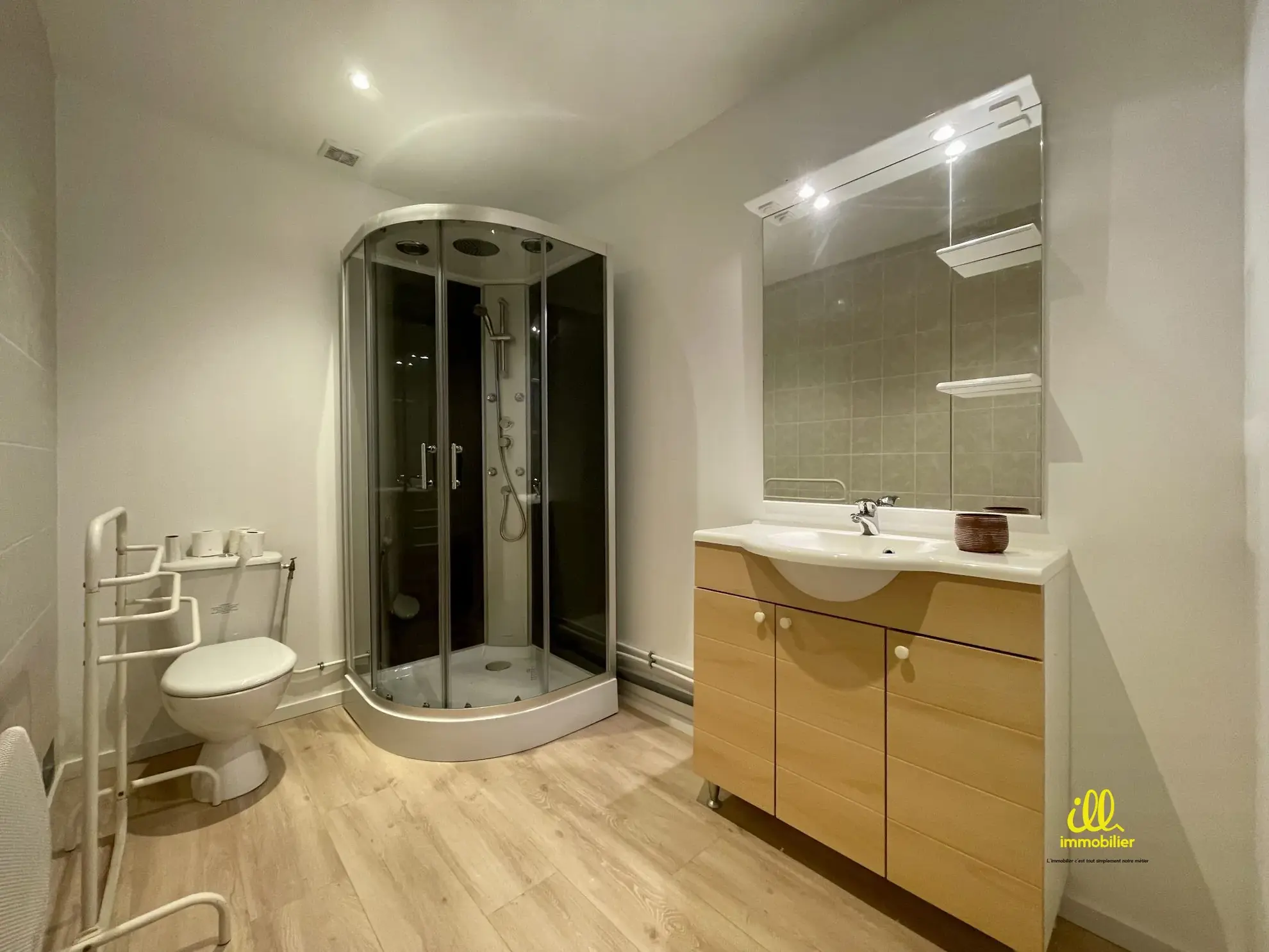 Immeuble à vendre à Nouzonville avec deux appartements louables 