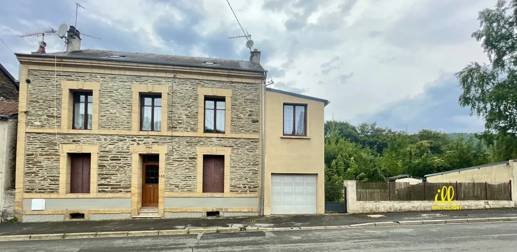 Immeuble à vendre à Nouzonville avec deux appartements louables 