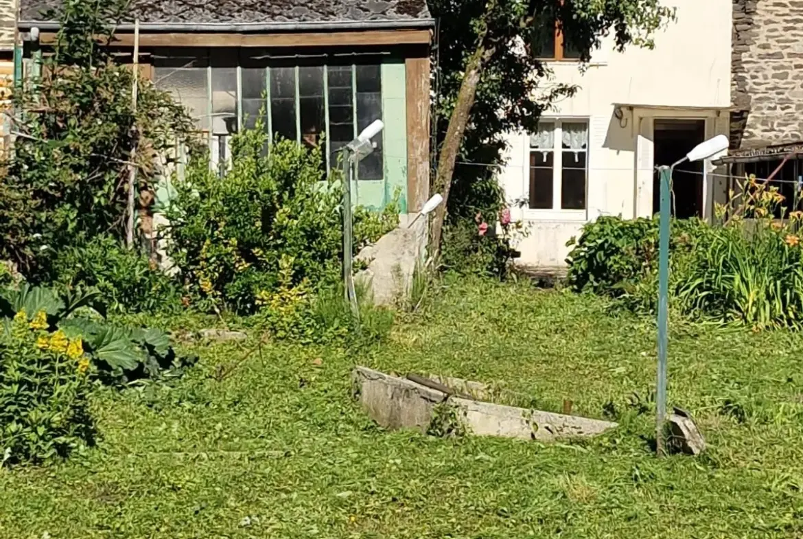Lot de 2 maisons mitoyennes à rénover à Les Hautes Rivières - Opportunité à saisir 