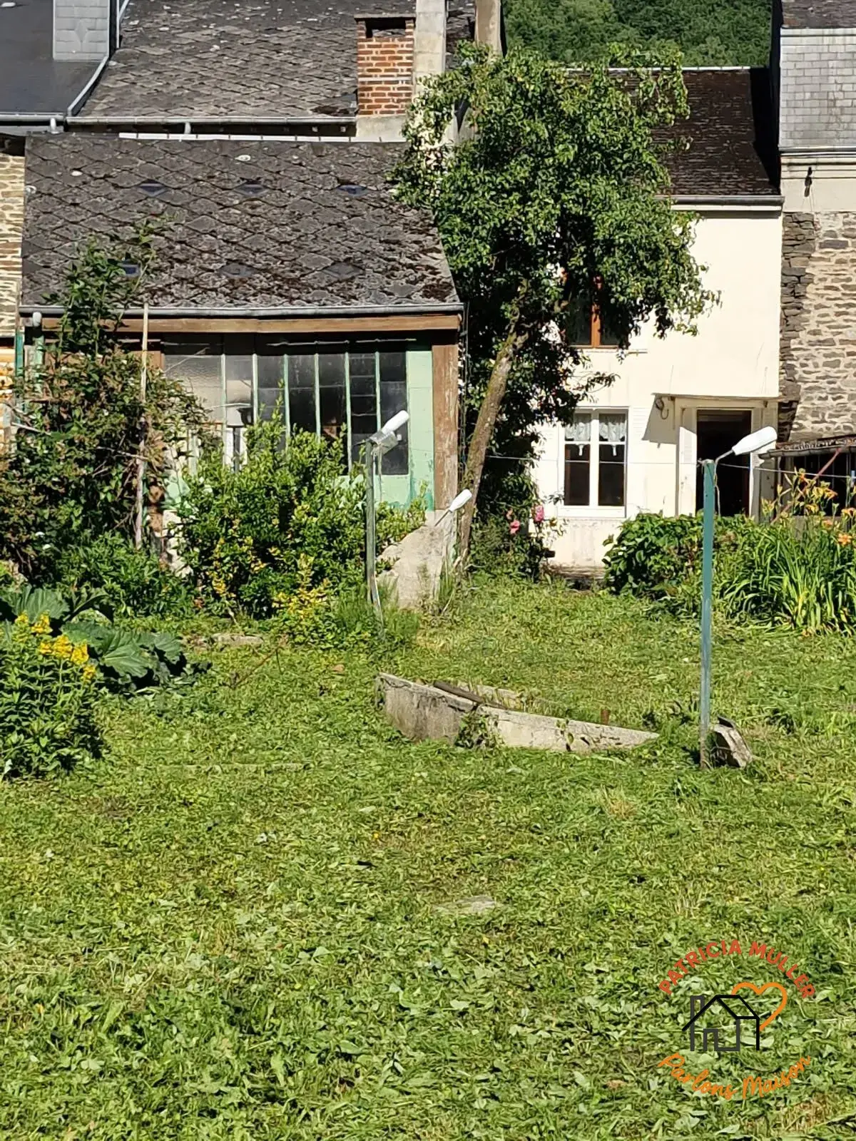 Lot de 2 maisons mitoyennes à rénover à Les Hautes Rivières - Opportunité à saisir 