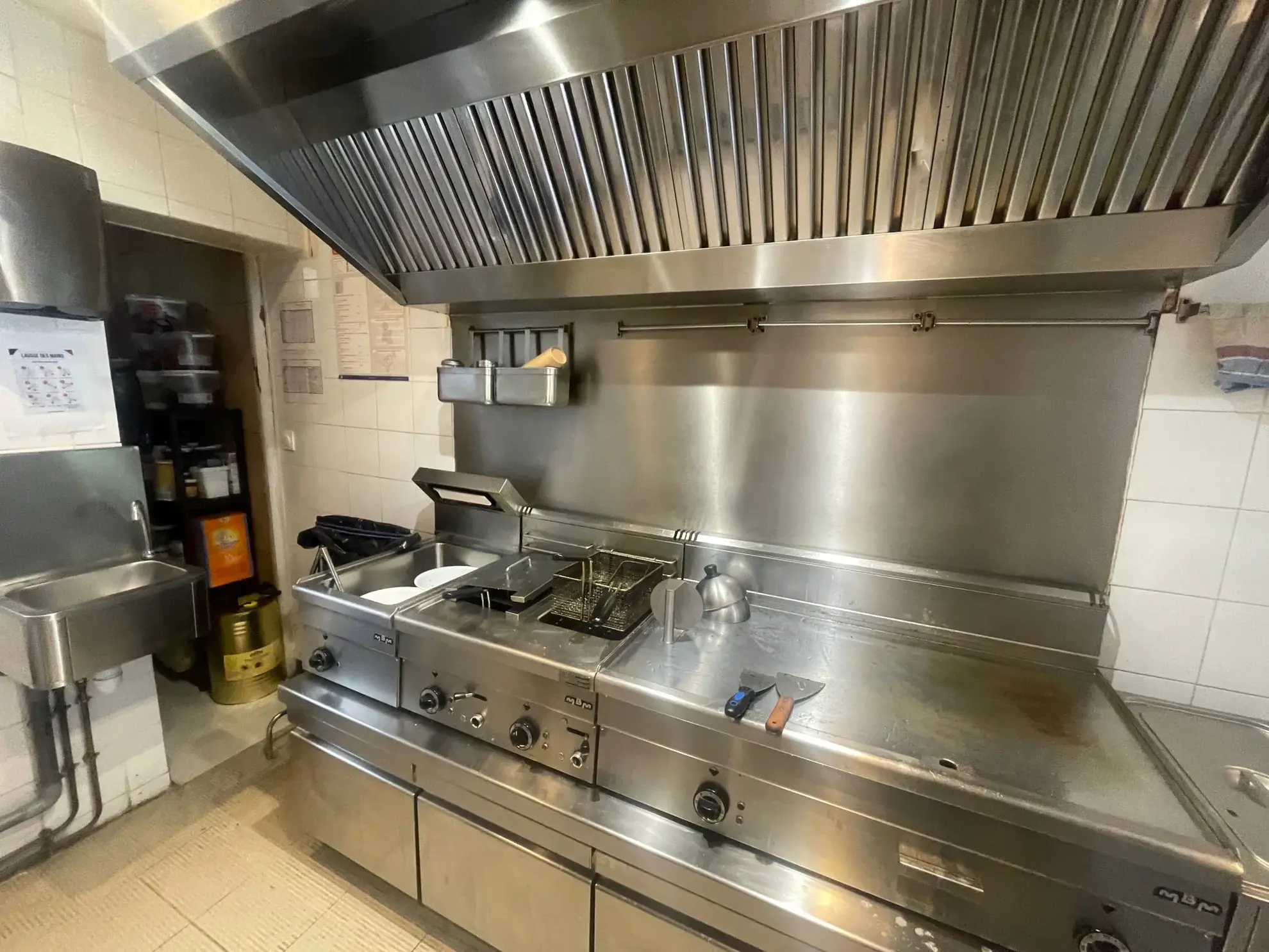 Fonds de commerce à vendre à Montrouge, restaurant avec terrasse et licence IV 
