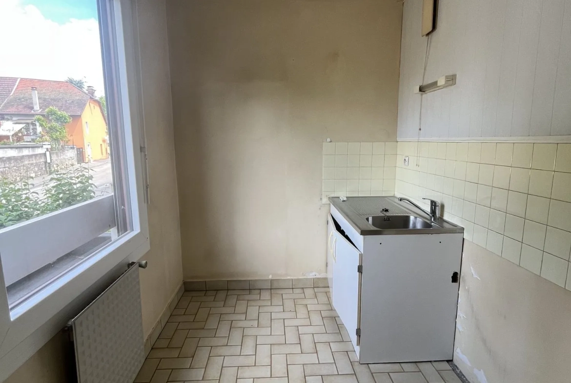 Appartement T2 avec cave et garage à Belley, idéal investisseur ou résident 