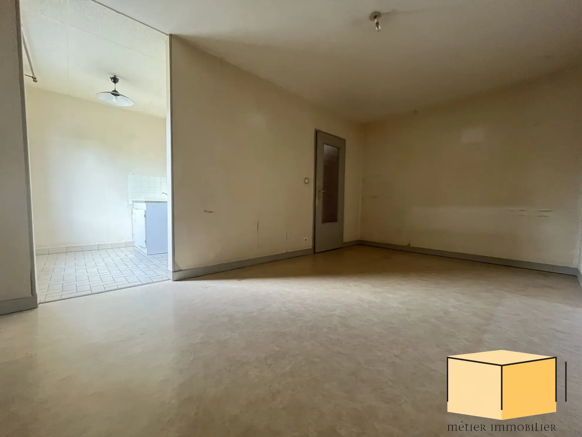 Appartement T2 avec cave et garage à Belley, idéal investisseur ou résident 