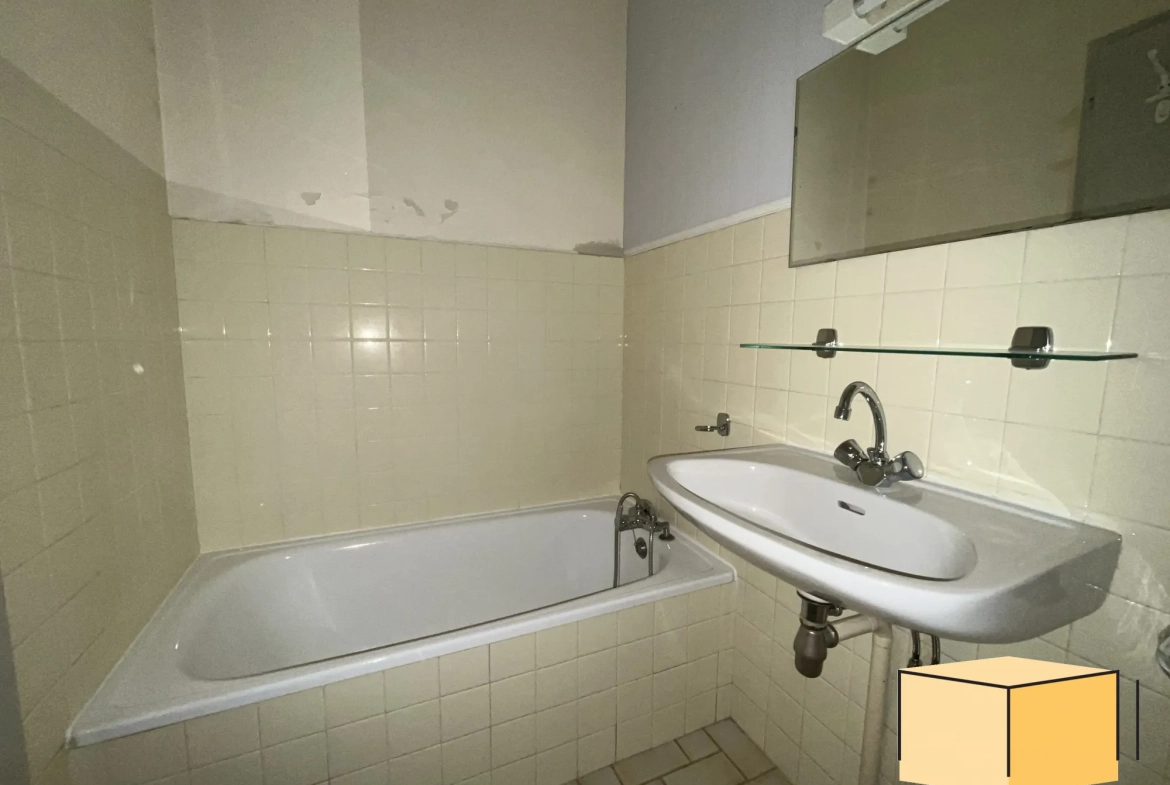 Appartement T2 avec cave et garage à Belley, idéal investisseur ou résident 