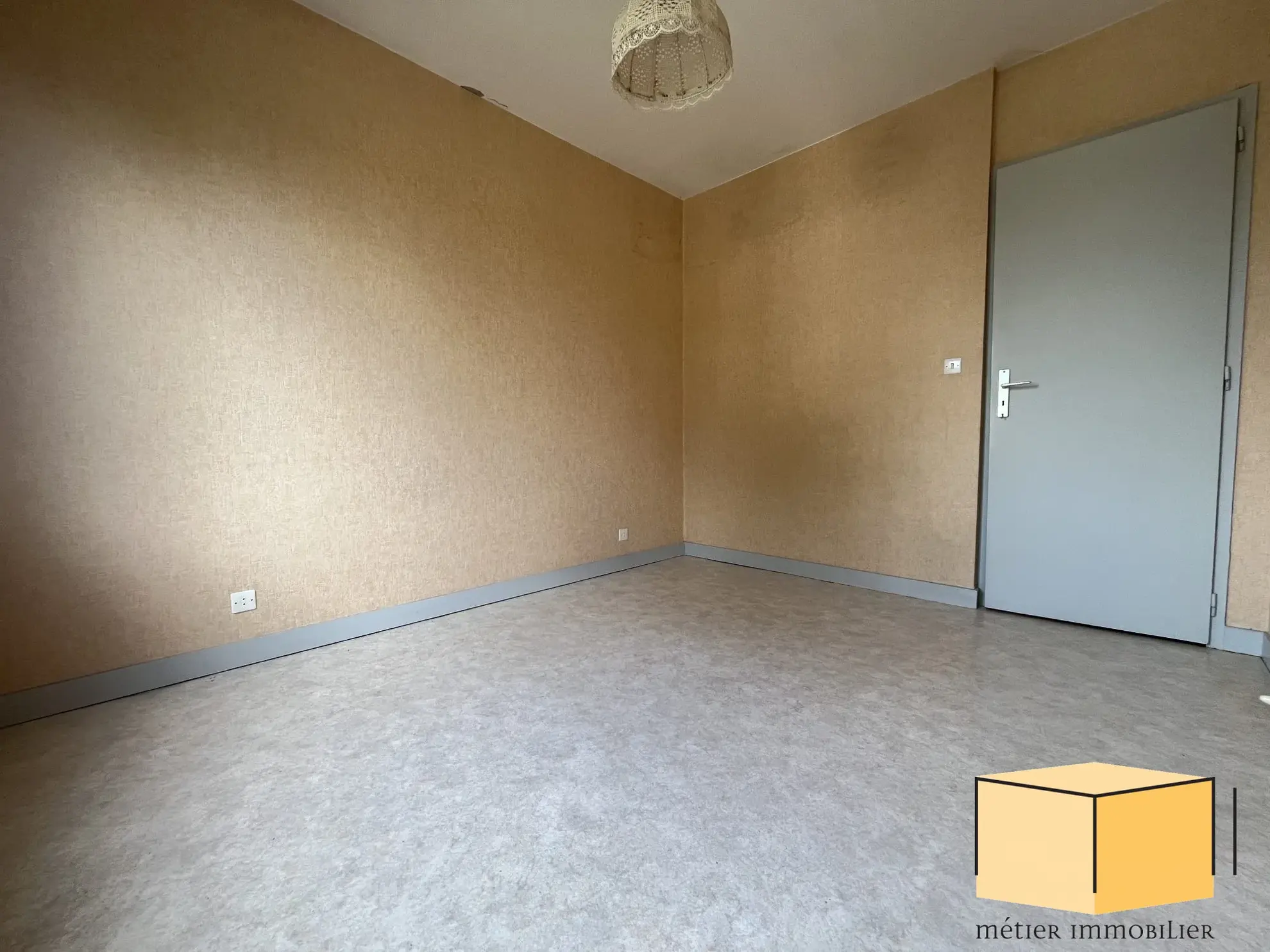 Appartement T2 avec cave et garage à Belley, idéal investisseur ou résident 