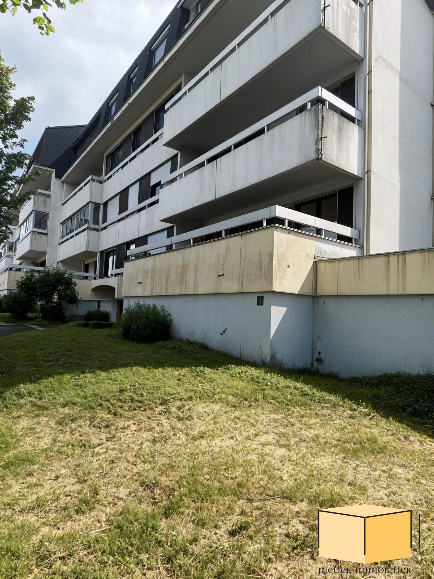 Appartement T2 avec cave et garage à Belley, idéal investisseur ou résident 