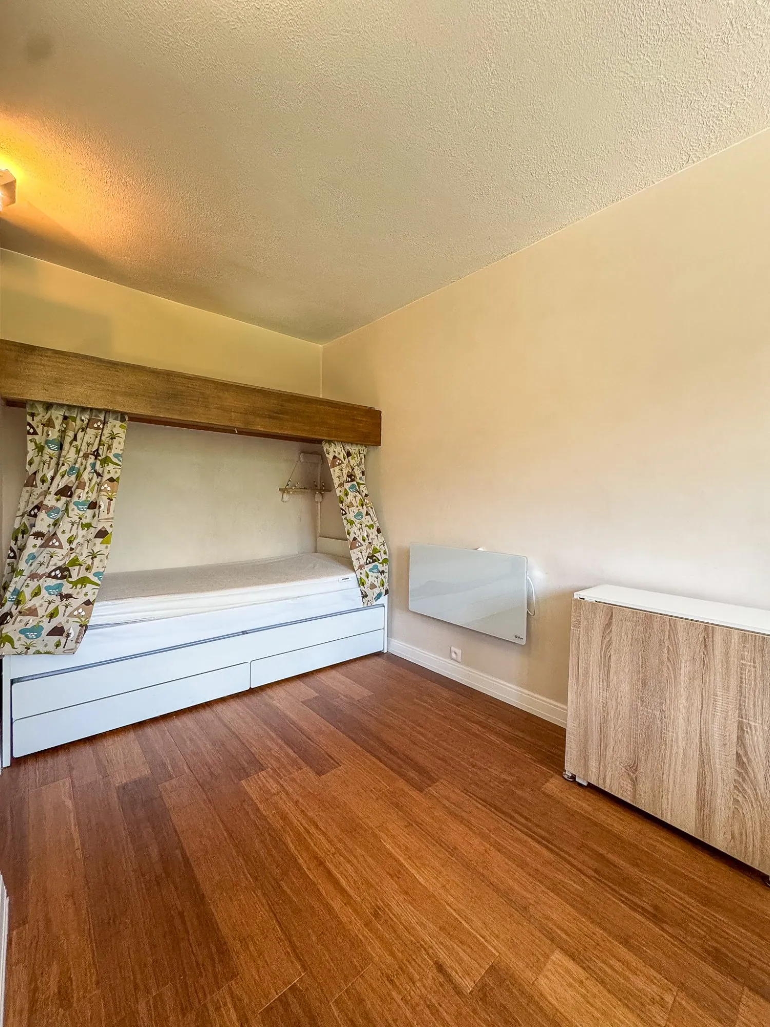 Coin nuit Studio rénové avec vue sur la montagne à Auron, calme et garage inclus 