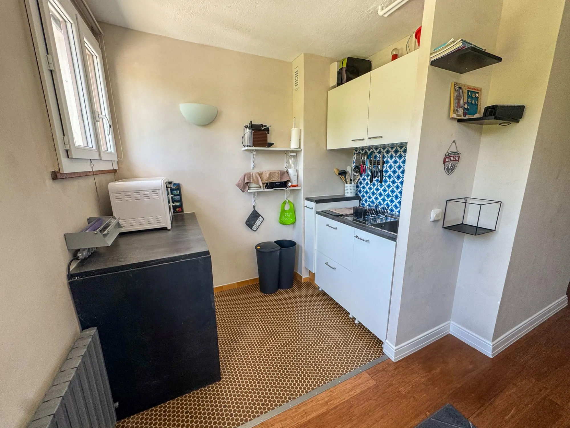 Cuisine Studio rénové avec vue sur la montagne à Auron, calme et garage inclus 