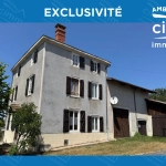 Maison de village à rénover avec jardin et dépendances près des Monts du Forez