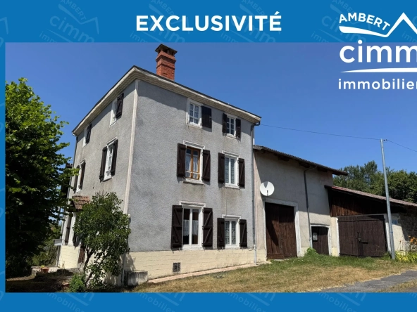 Maison de village à rénover avec jardin et dépendances près des Monts du Forez