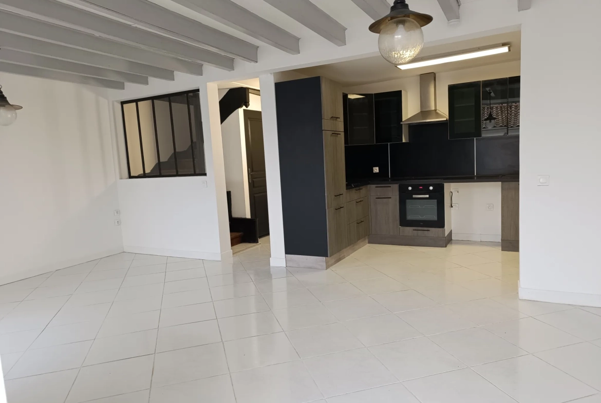 Maison de village à vendre à Chenac St Seurin d'Uzet, 2 chambres, idéalement située 