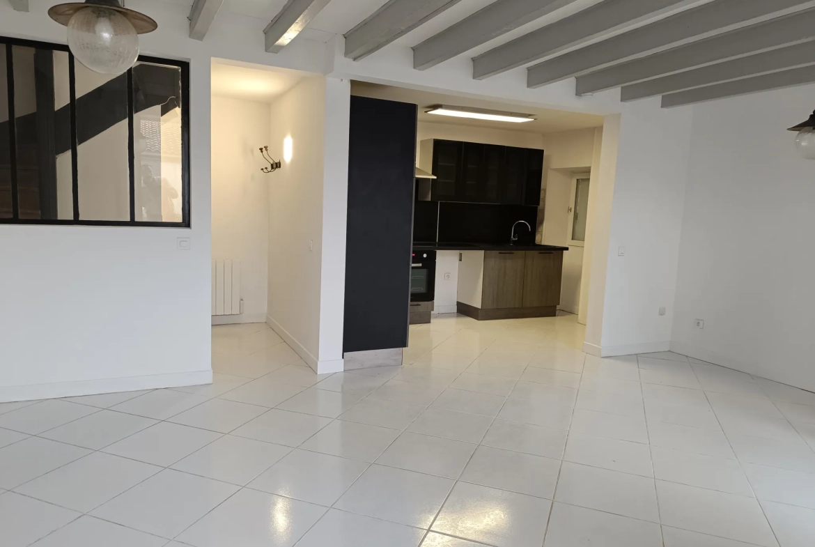 Maison de village à vendre à Chenac St Seurin d'Uzet, 2 chambres, idéalement située 
