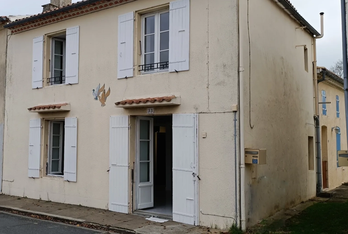 Maison de village à vendre à Chenac St Seurin d'Uzet, 2 chambres, idéalement située 