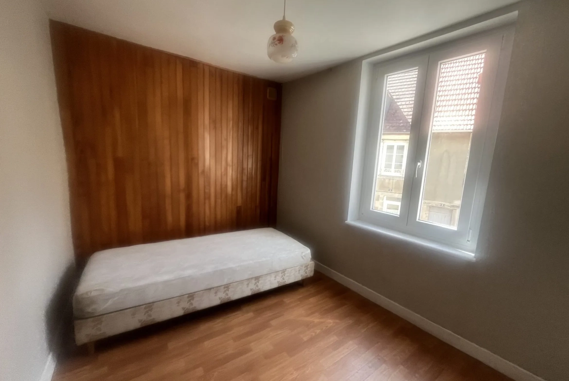 Maison à vendre en centre-ville d'Evaux-les-Bains avec 2 chambres 