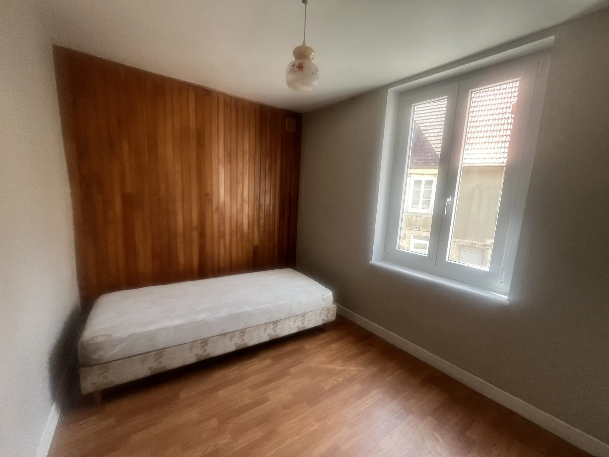 Maison à vendre en centre-ville d'Evaux-les-Bains avec 2 chambres 