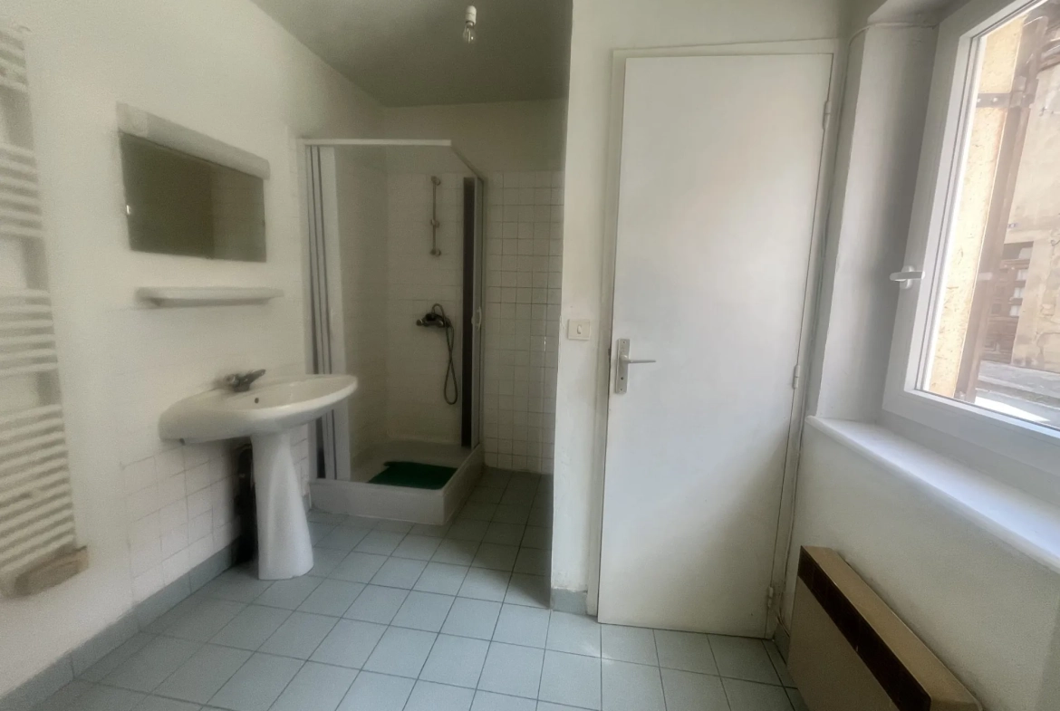 Maison à vendre en centre-ville d'Evaux-les-Bains avec 2 chambres 