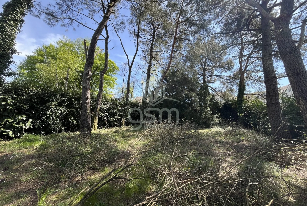 Terrain constructible de 707 m² à Monts, viabilisé et proche commodités 