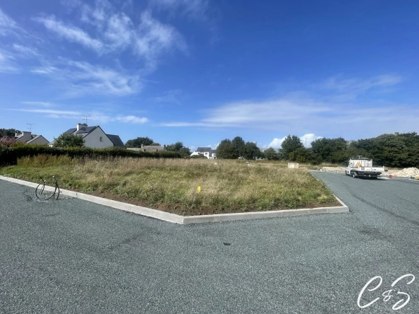 Terrain viabilisé de 630 m² à Pont-l'Abbé, proche commodités