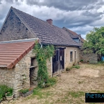 Maison en pierre à rénover avec terrain à Vendenesse-lès-Charolles