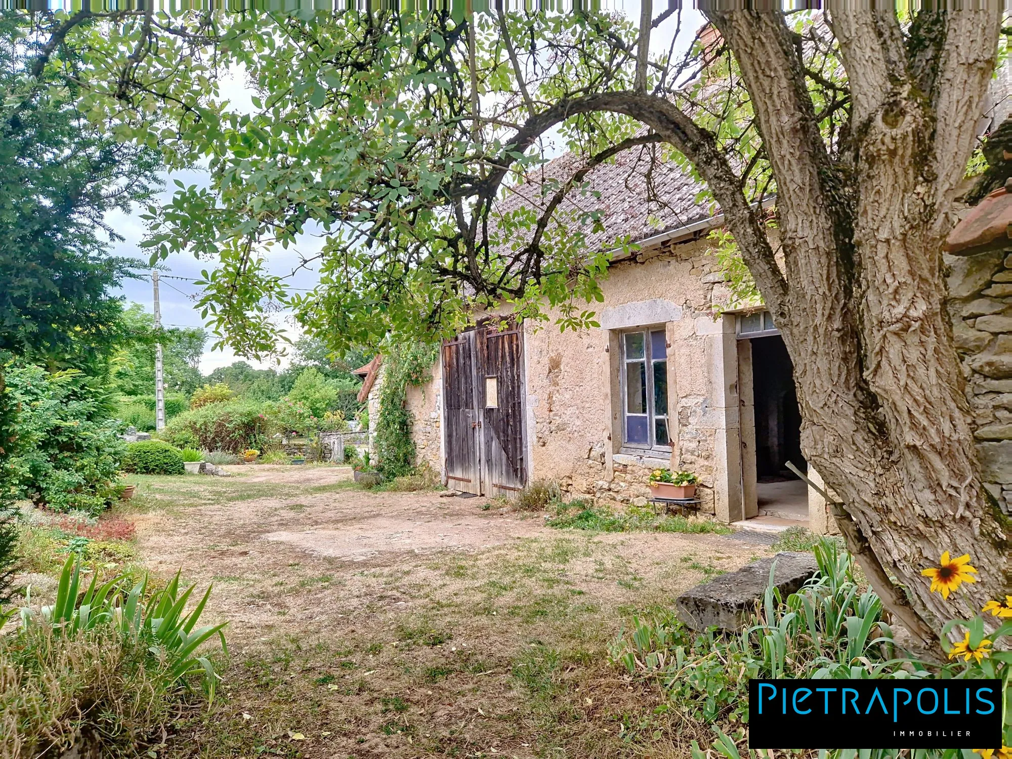 Maison en pierre à rénover avec terrain à Vendenesse-lès-Charolles 