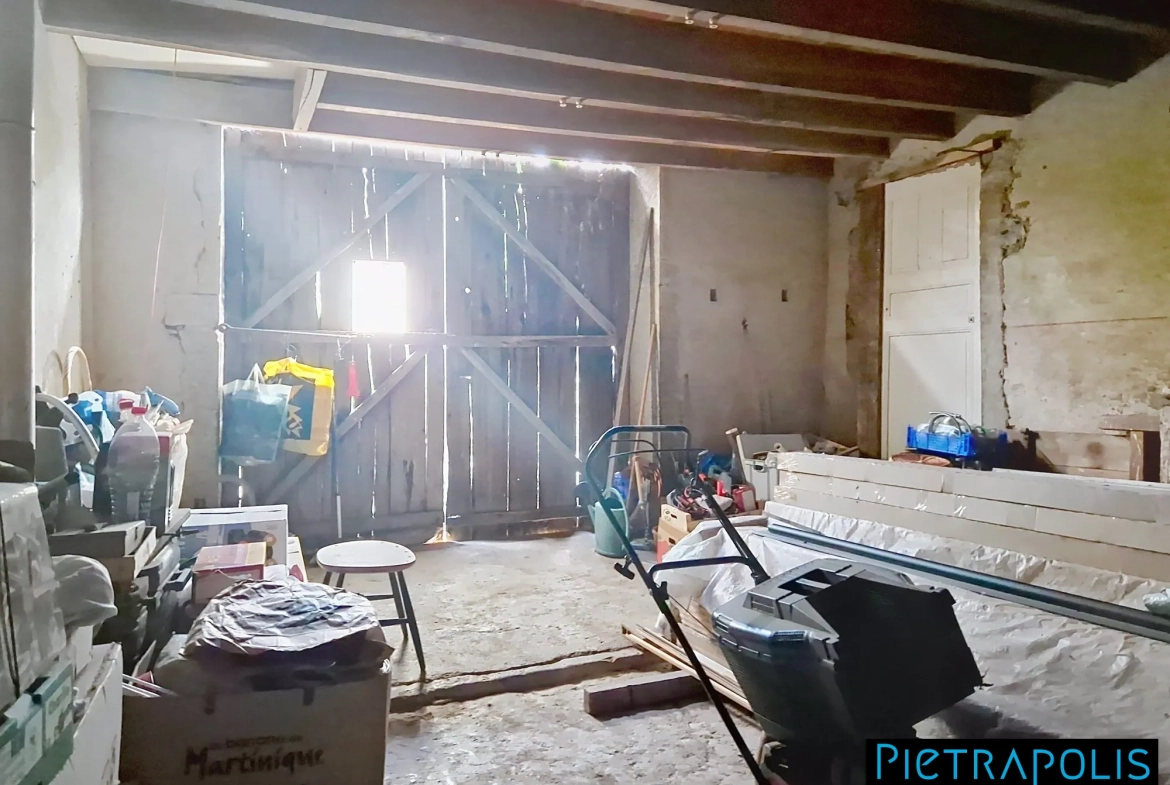 Maison en pierre à rénover avec terrain à Vendenesse-lès-Charolles 