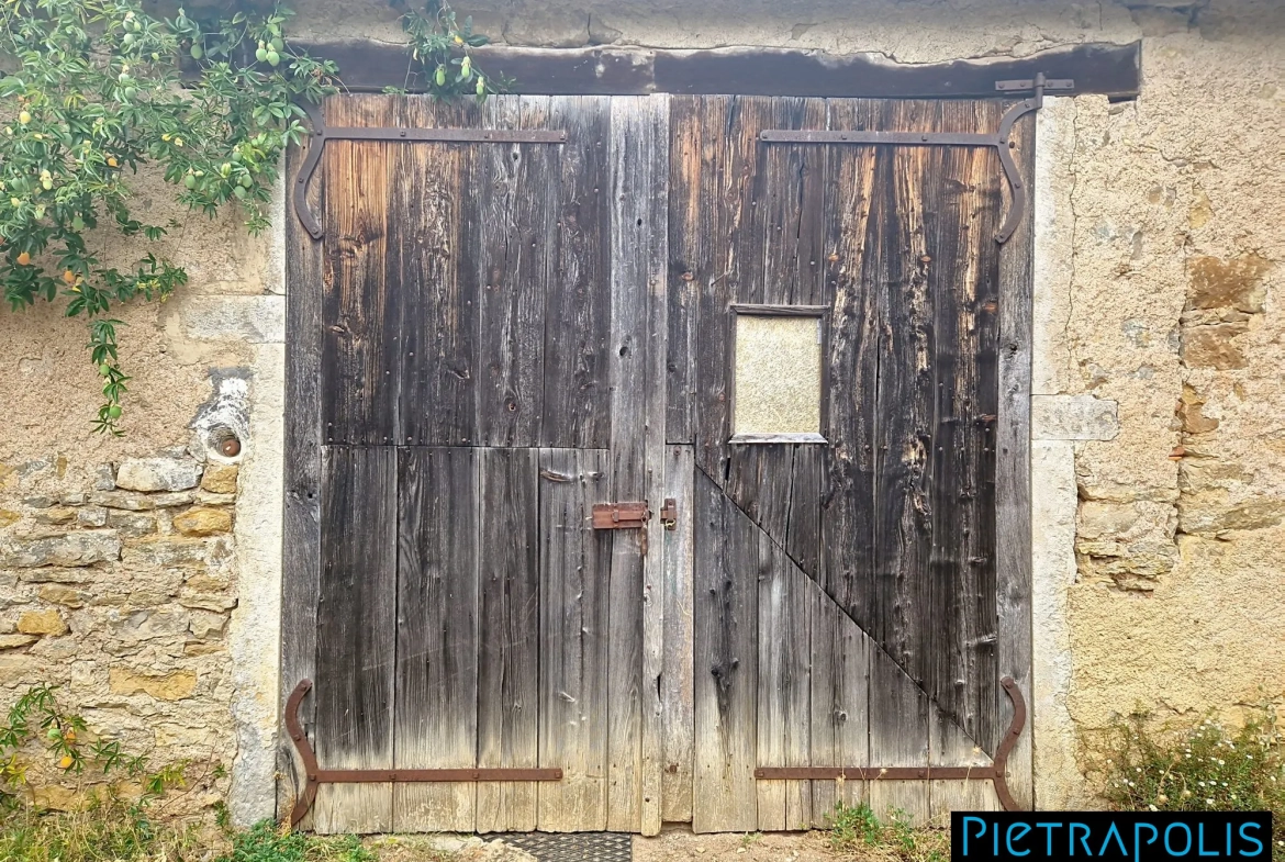 Maison en pierre à rénover avec terrain à Vendenesse-lès-Charolles 