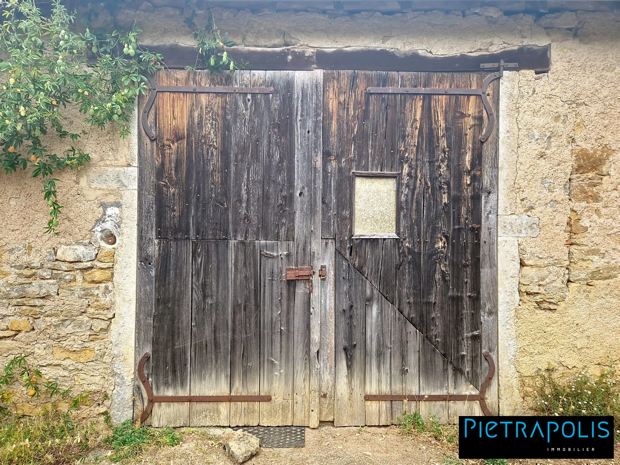 Maison en pierre à rénover avec terrain à Vendenesse-lès-Charolles 