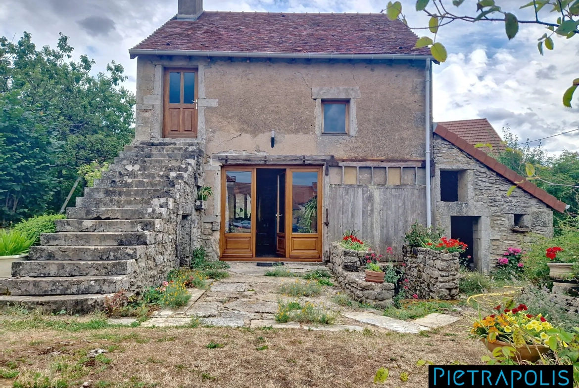 Maison en pierre à rénover avec terrain à Vendenesse-lès-Charolles 