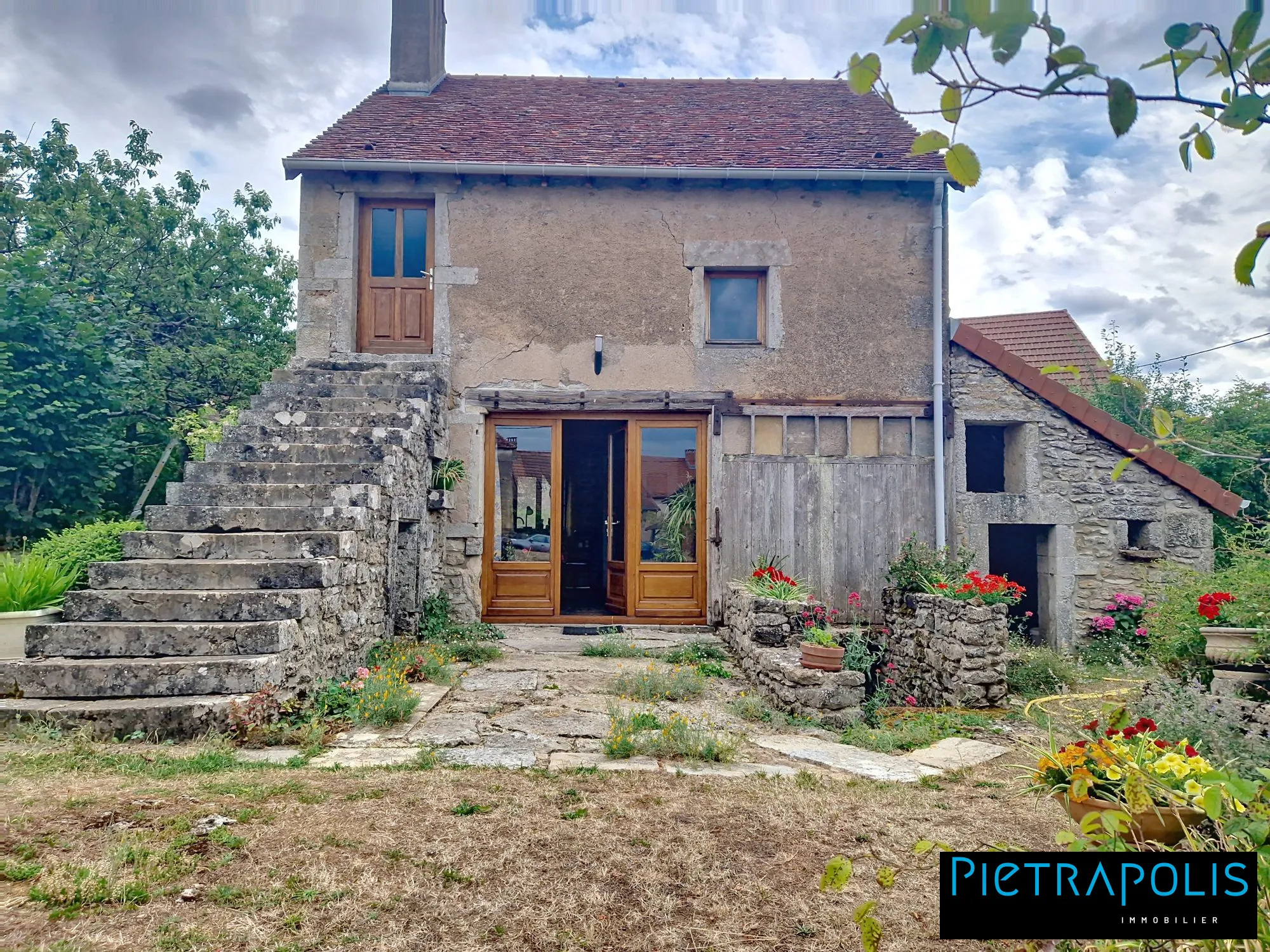 Maison en pierre à rénover avec terrain à Vendenesse-lès-Charolles 
