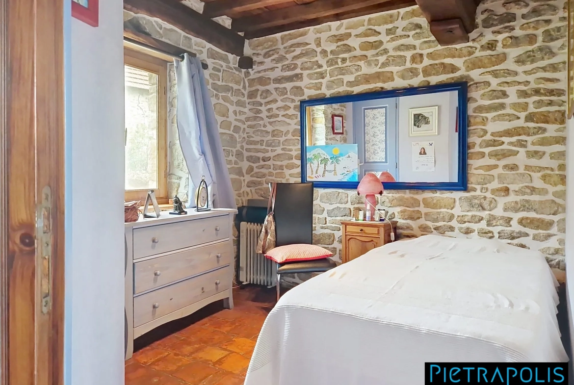 Maison en pierre à rénover avec terrain à Vendenesse-lès-Charolles 