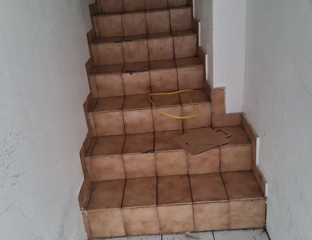 Immeuble à vendre à Vichy avec local commercial loué et appartement à rafraîchir 