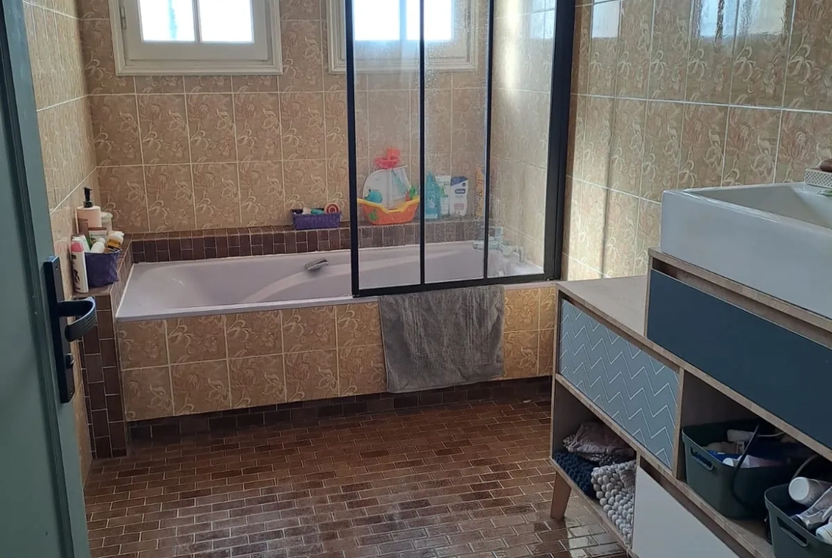 Maison 5 chambres avec garage à Trelissac – calme et espace 