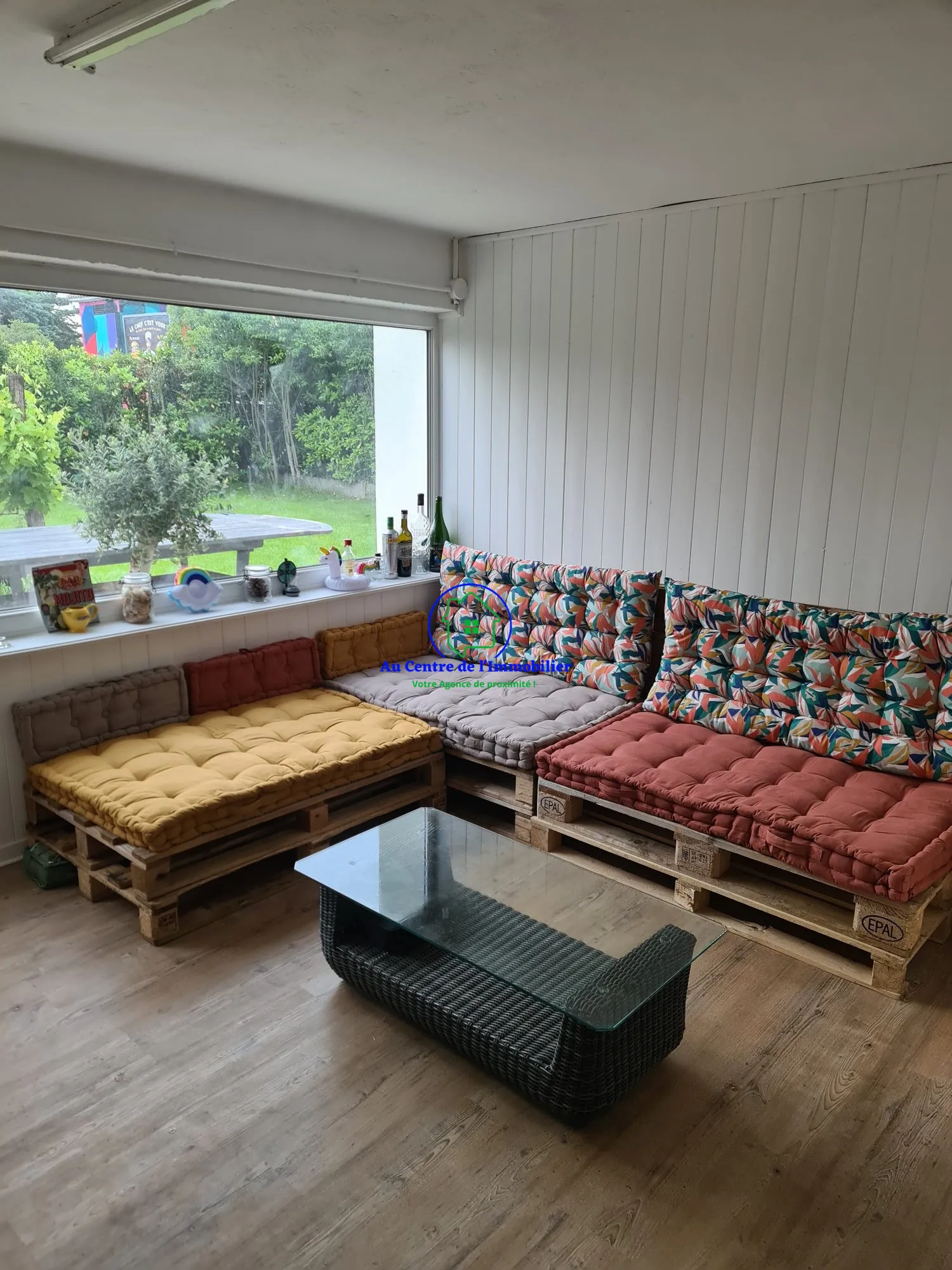 Maison de ville avec jardin, terrasse et garages à vendre à Agen 